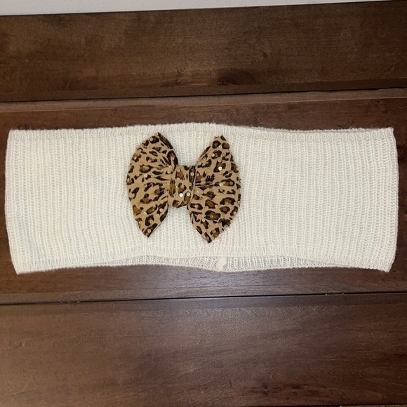 Betsy Johnson Cream & Leopard Print Bow Detail Infinity Scarf - Picture 1 of 11